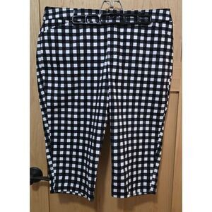 St. Johns Bay Womens Black & White Gingham Capri Pants 16P Mid-Rise Easy Fit Thr